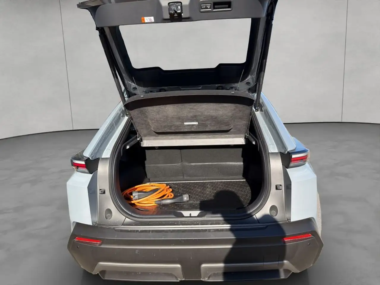 Toyota C-HR+ + Teamplayer 5