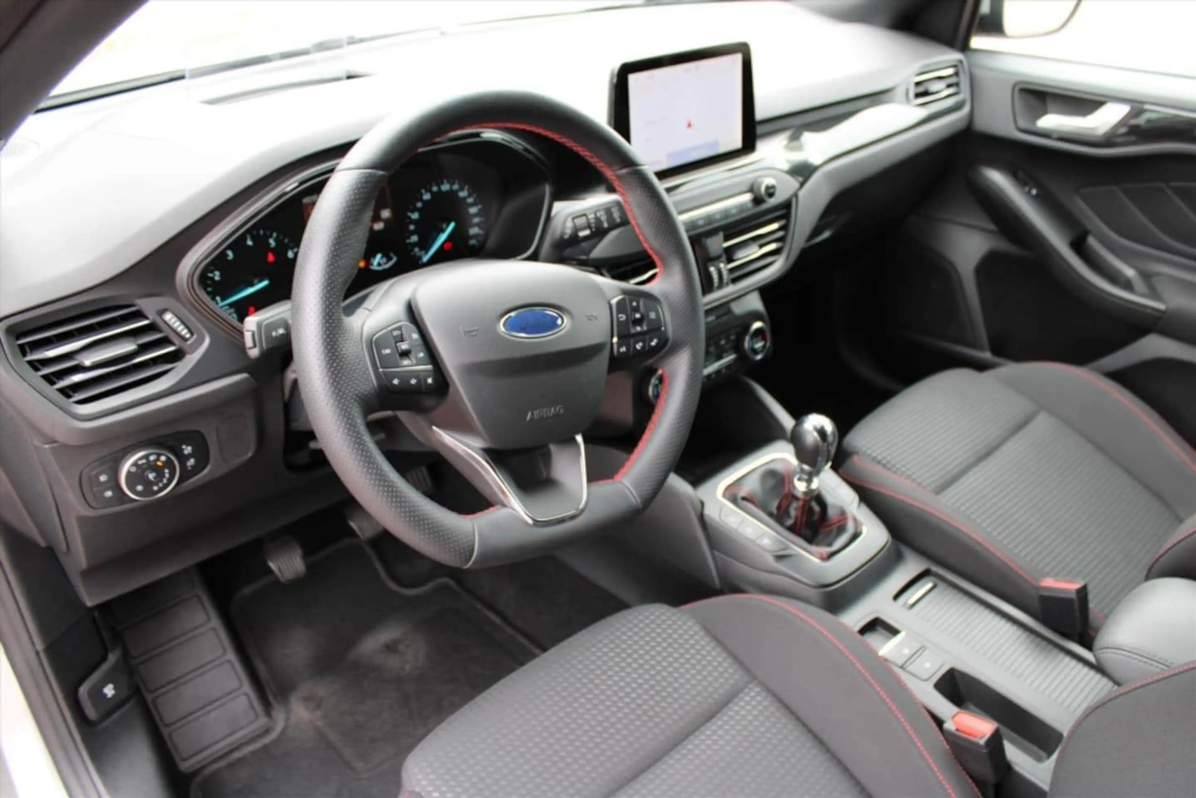 Ford Focus Wagon 1.0 EcoBoost ST Line X Business — photo 9