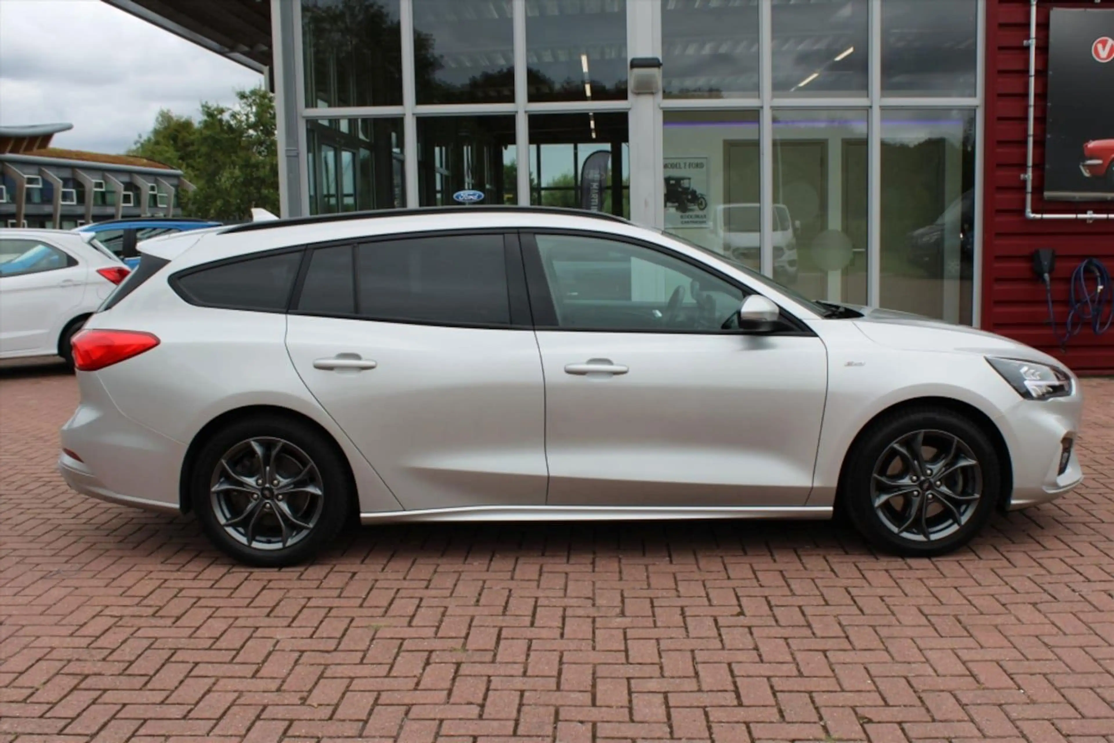 Ford Focus Wagon 1.0 EcoBoost ST Line X Business — photo 4