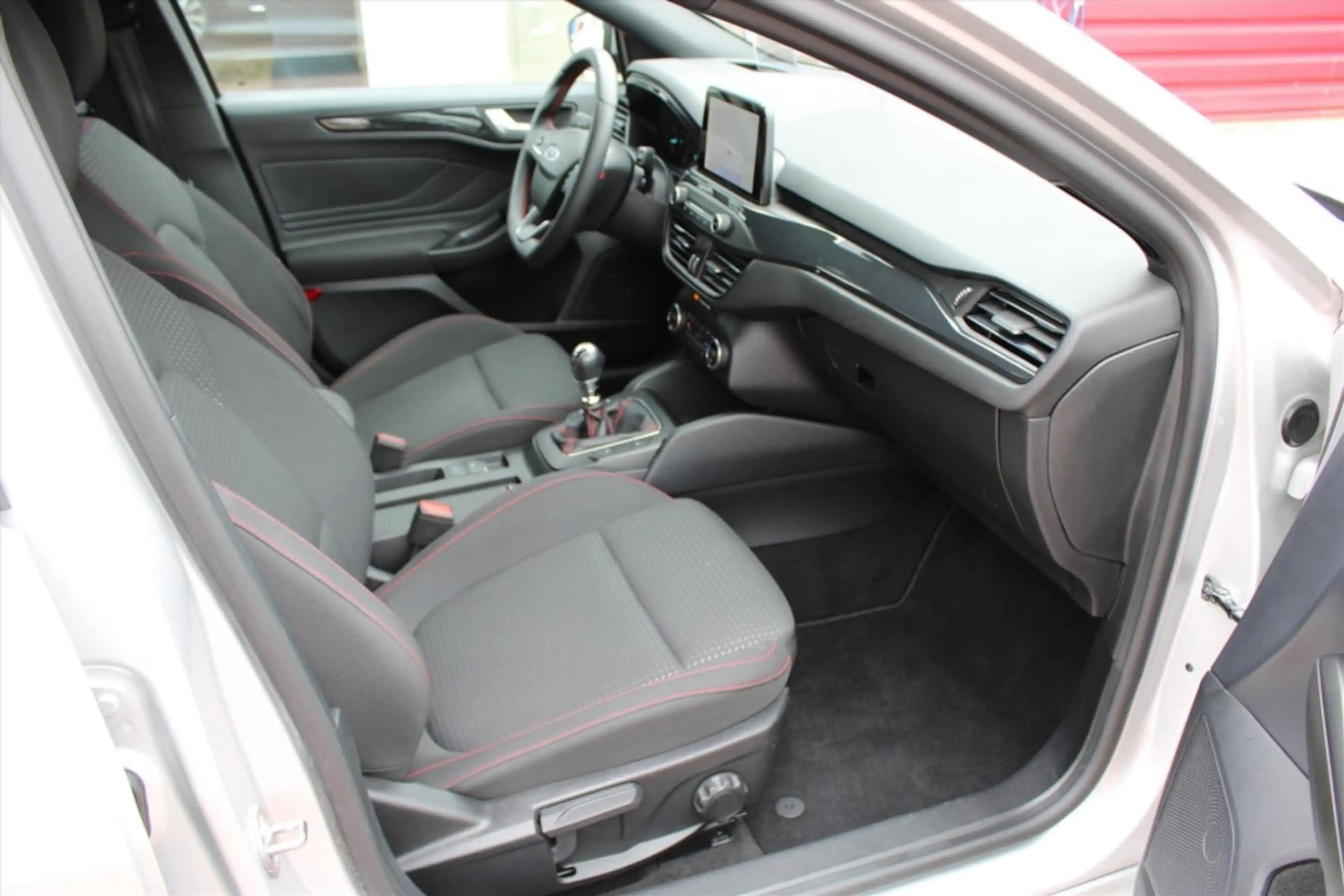 Ford Focus Wagon 1.0 EcoBoost ST Line X Business — photo 10