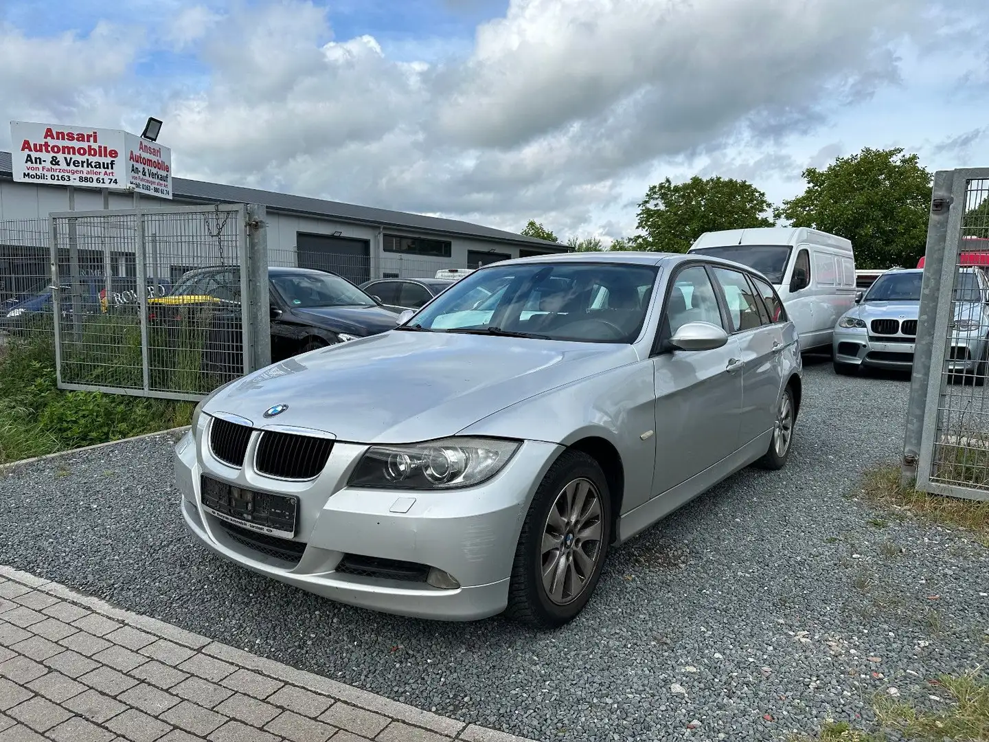 BMW 320 d Touring Automatik |Xenon |Aluf. |PDC |AHK Серебристый - 1