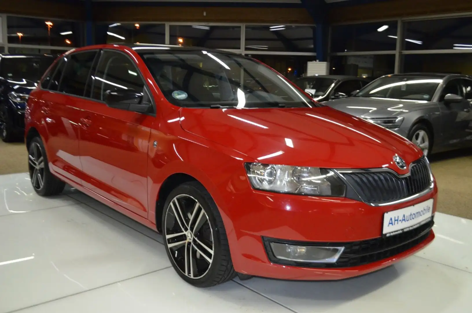 Skoda Rapid/Spaceback Spaceback Style Plus XENON / NAVI / PDC Rot - 2