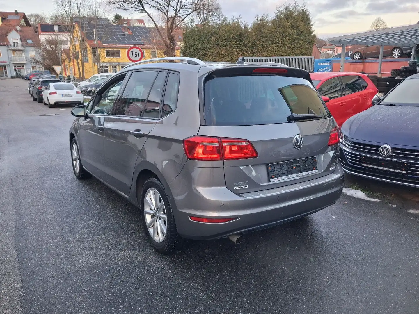 Volkswagen Golf Sportsvan 1.6 TDI LOUNGE AHK+NAVI+KAMERA Gris - 2