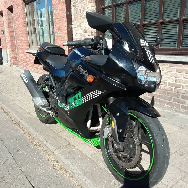 Kawasaki NINJA 250 R - foto 3