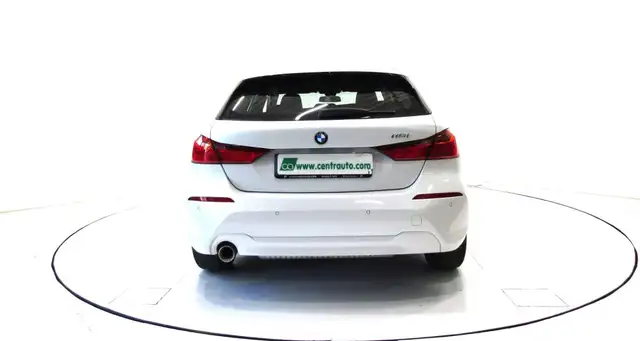 BMW 1 Series view 4