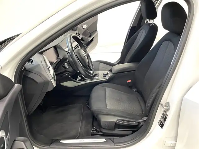 BMW 1 Series view 6