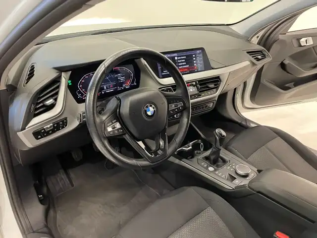 BMW 1 Series view 15