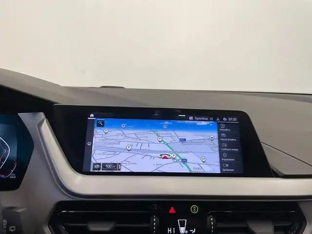 BMW 1 Series view 9