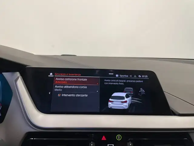 BMW 1 Series view 13