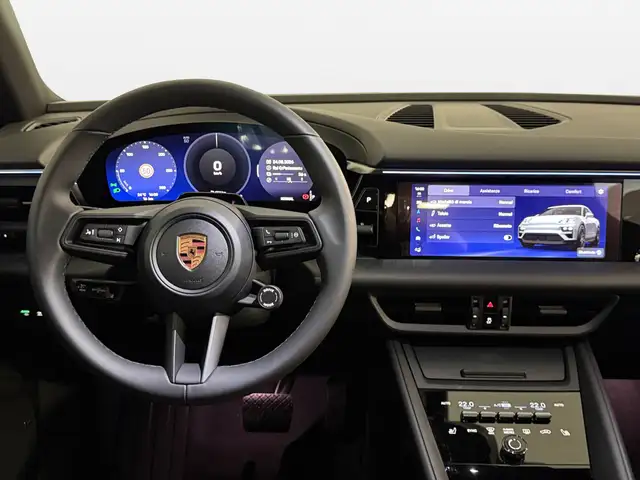 Porsche Macan view 11