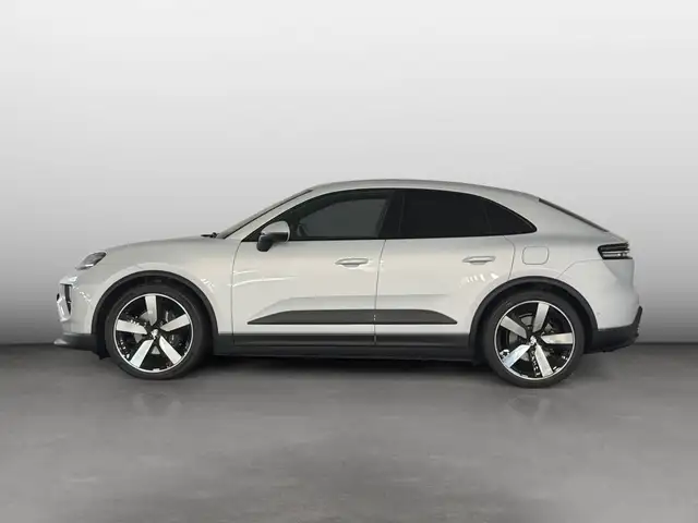 Porsche Macan view 2