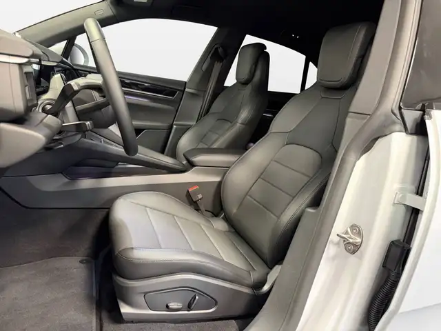 Porsche Macan view 14