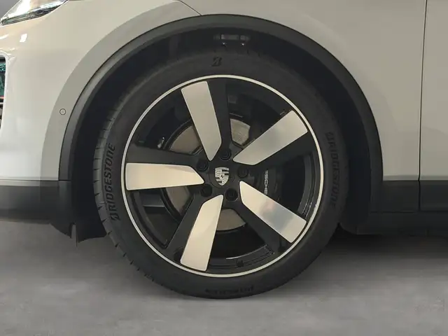Porsche Macan view 9