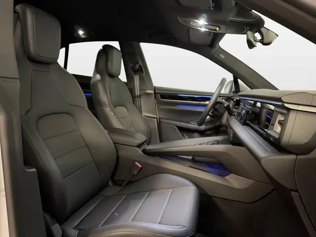 Porsche Macan view 13