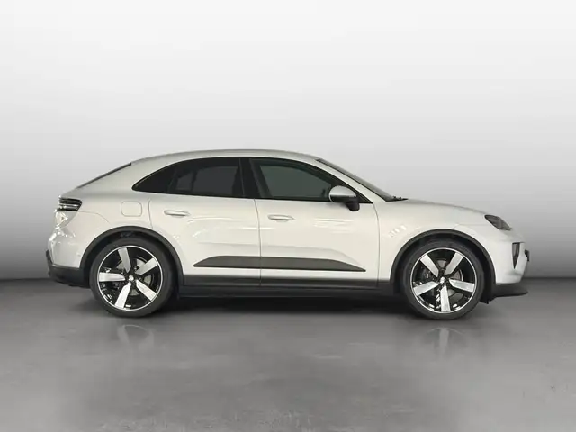 Porsche Macan view 6