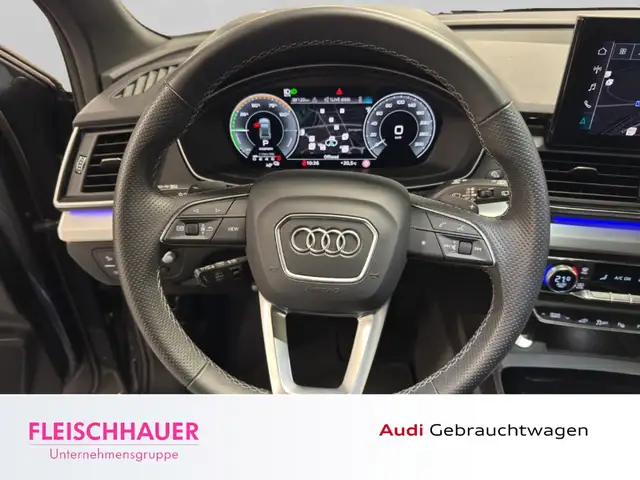Audi Q5 view 11
