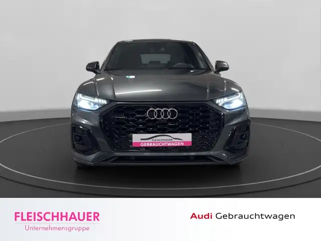 Audi Q5 view 2