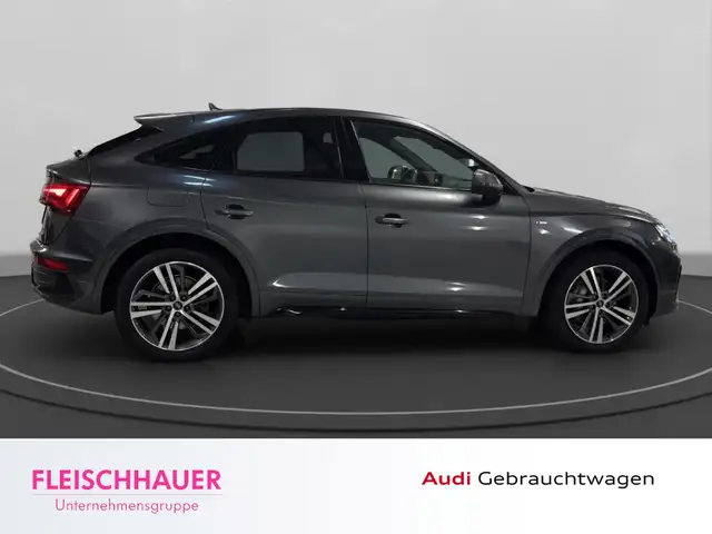 Audi Q5 view 8