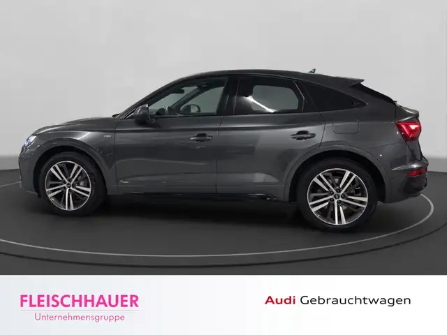 Audi Q5 view 3