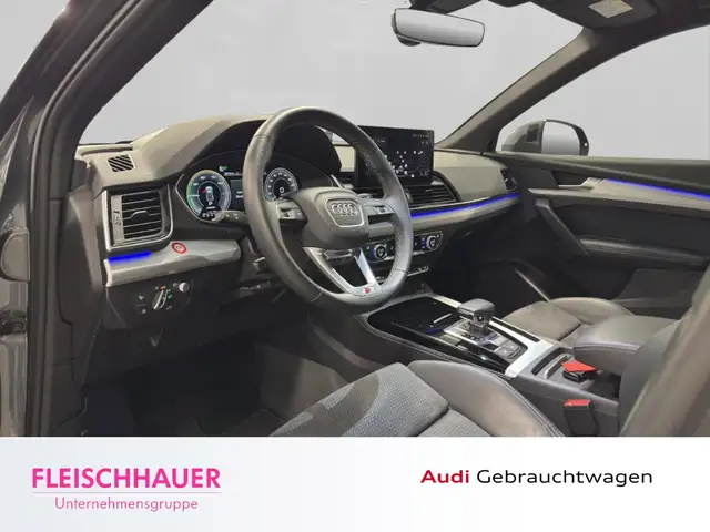 Audi Q5 view 10