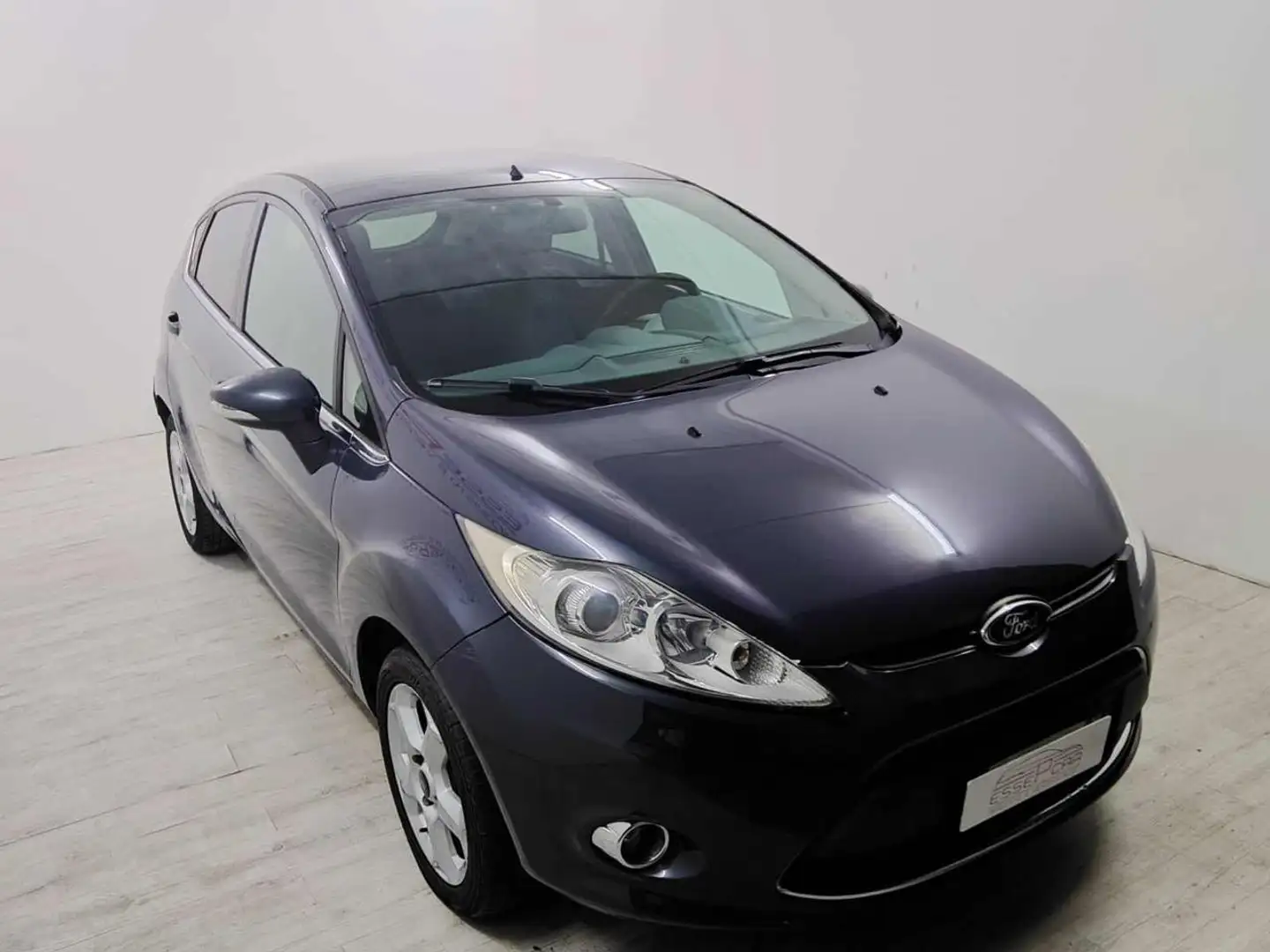 Ford Fiesta 1.2 82 CV 5 porte Titanium Grigio - 2