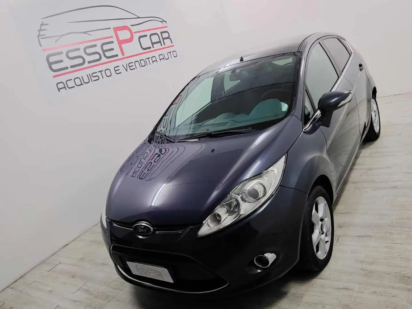 Ford Fiesta 1.2 82 CV 5 porte Titanium Grigio - 1