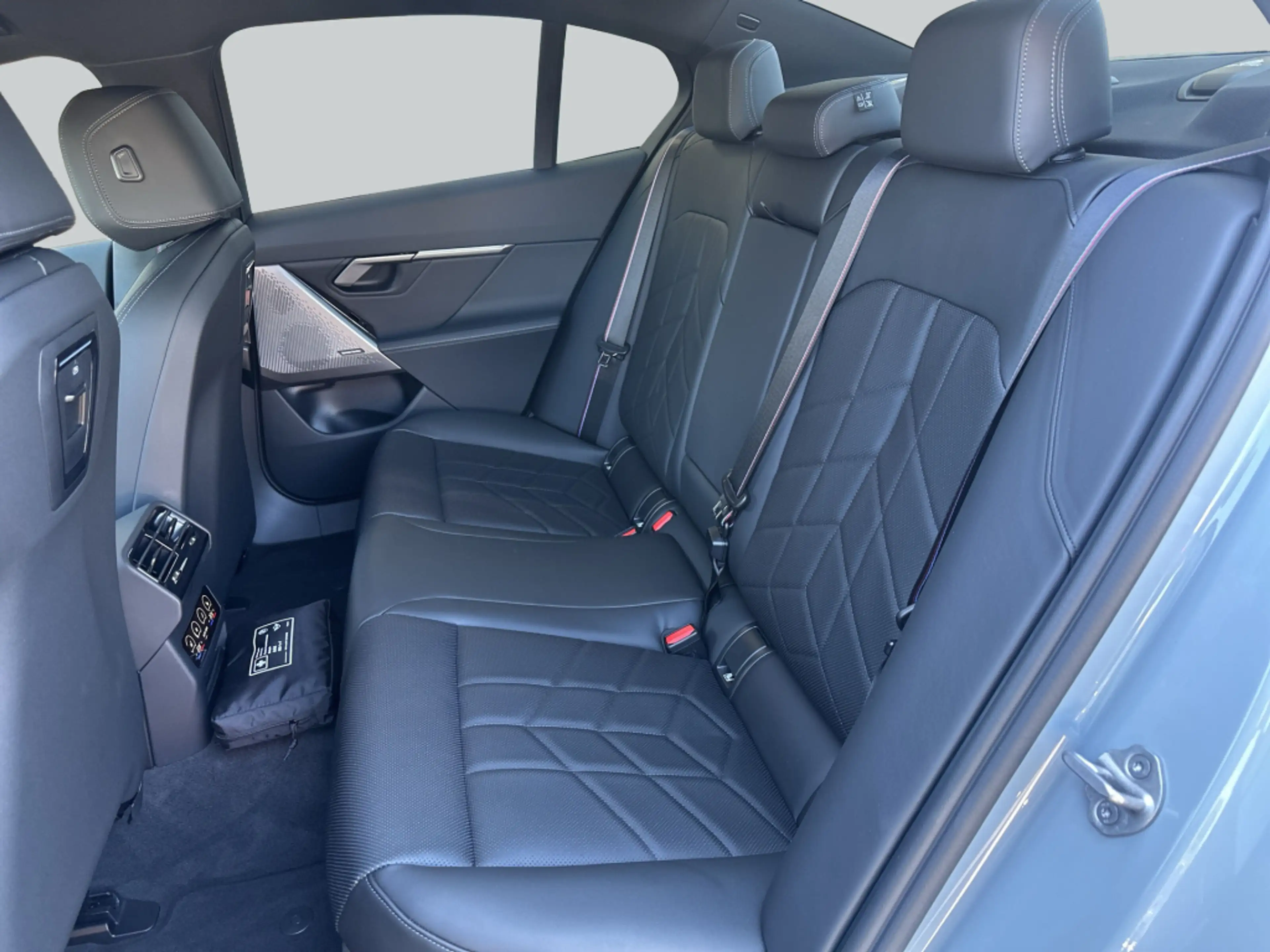 BMW i5 M60 HiFi* LED* SHZ* Klimaautomatik* — photo 12