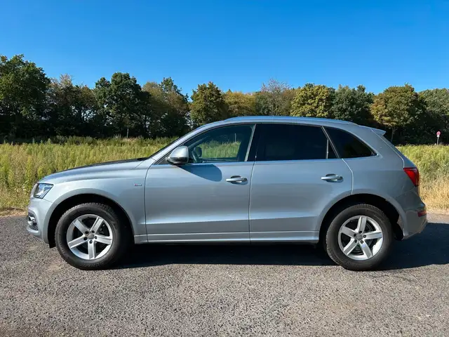 Audi Q5 view 2