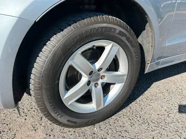 Audi Q5 view 9