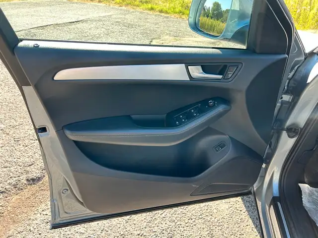 Audi Q5 view 12
