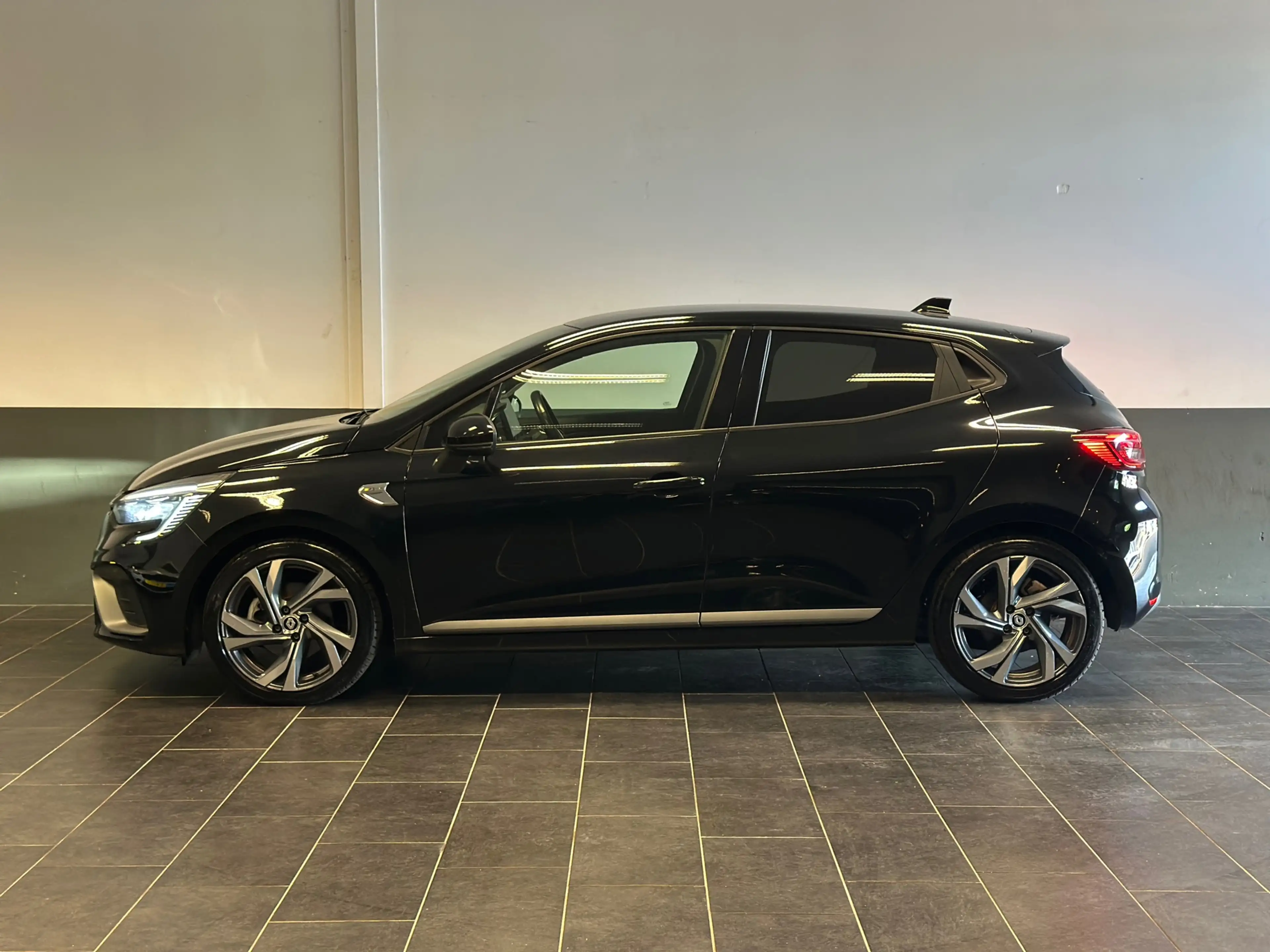 Renault Clio 1.6 E-Tech Hybrid 145 R.S. Line , 1e eig , org Ned — photo 4