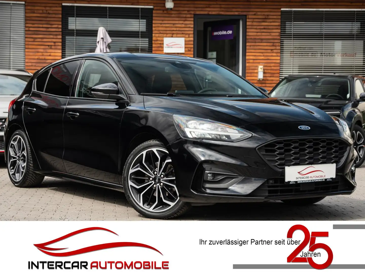 Ford Focus ST-Line 1.5 EcoBoost |LED|Key-Less|CarPlay| Schwarz - 1