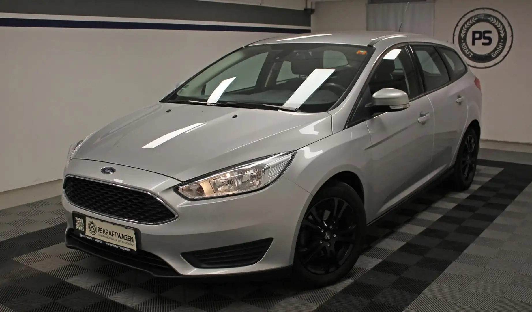 Ford Focus 1.5 TDCi AHK TEMP NAVI S.HEFT BT KLIMA 2HD Silber - 1