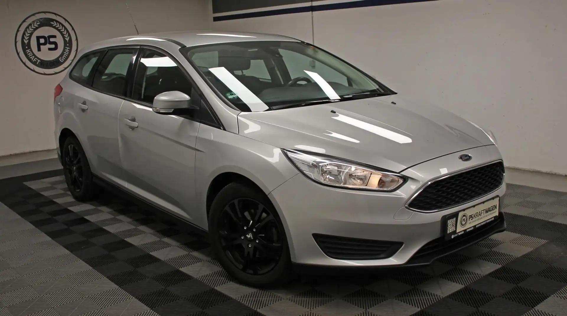 Ford Focus 1.5 TDCi AHK TEMP NAVI S.HEFT BT KLIMA 2HD Silber - 2