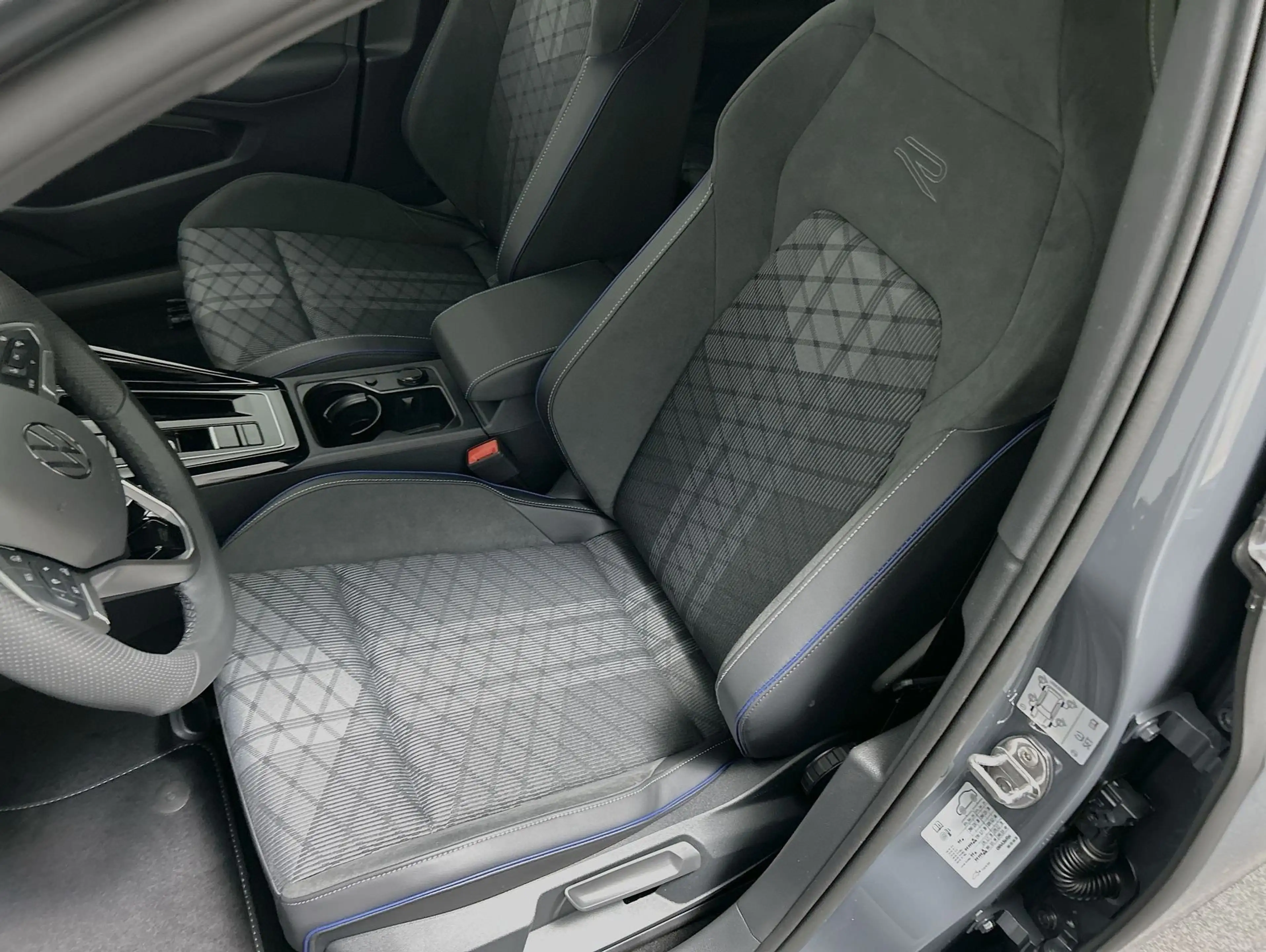Volkswagen Golf Variant R-Line 2.0 l TDI DSG CarPlay Pano — photo 11