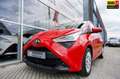 Toyota Aygo 1.0 VVT-i x-play|Carplay|Camera|5drs Rojo - thumbnail 1