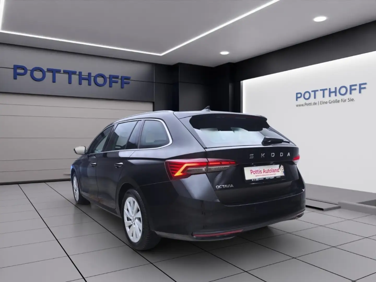 Skoda Octavia Combi 1.5 eTSI DSG SELECTION NAVI PDC MATRIX Schwarz - 2