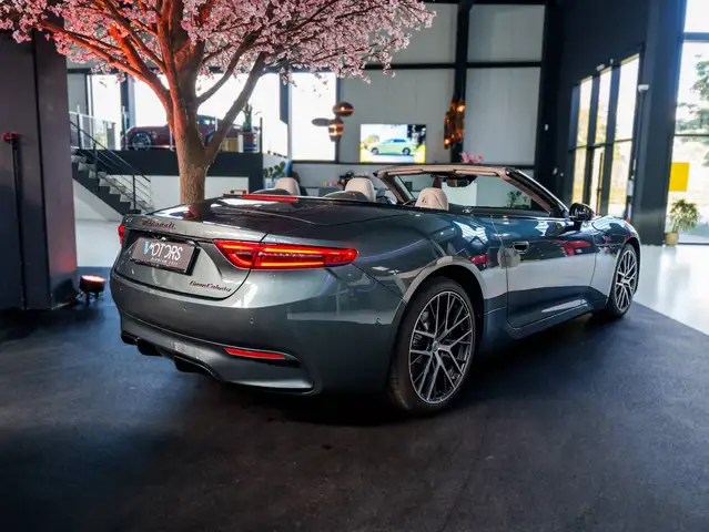 Maserati Granturismo view 5