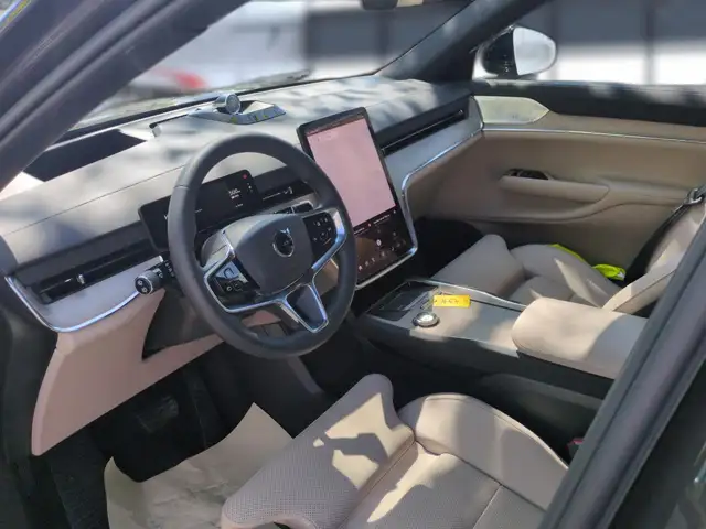 Volvo Ex90 view 13