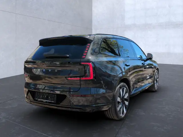 Volvo Ex90 view 7