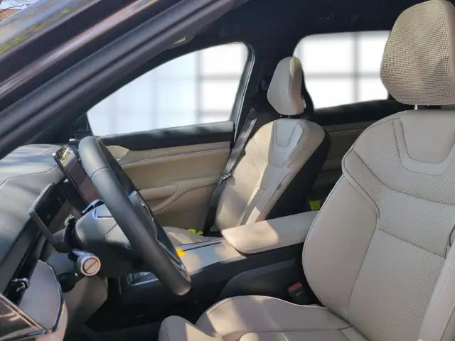 Volvo Ex90 view 12