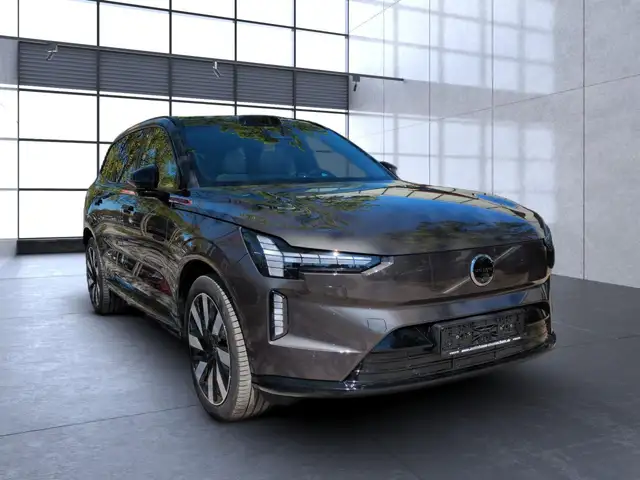 Volvo Ex90 view 8