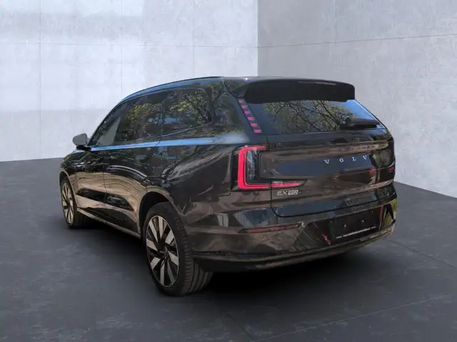 Volvo Ex90 view 5