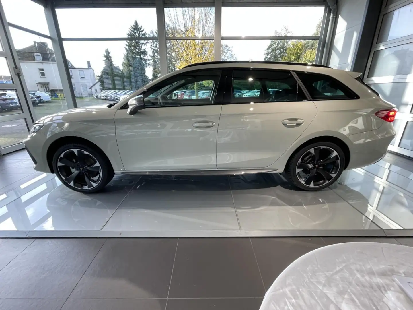 CUPRA Leon SPORTSTOURER 1.5 eTSI AHK+ACC+RFK+PDC+LED+ Klima Grau - 2