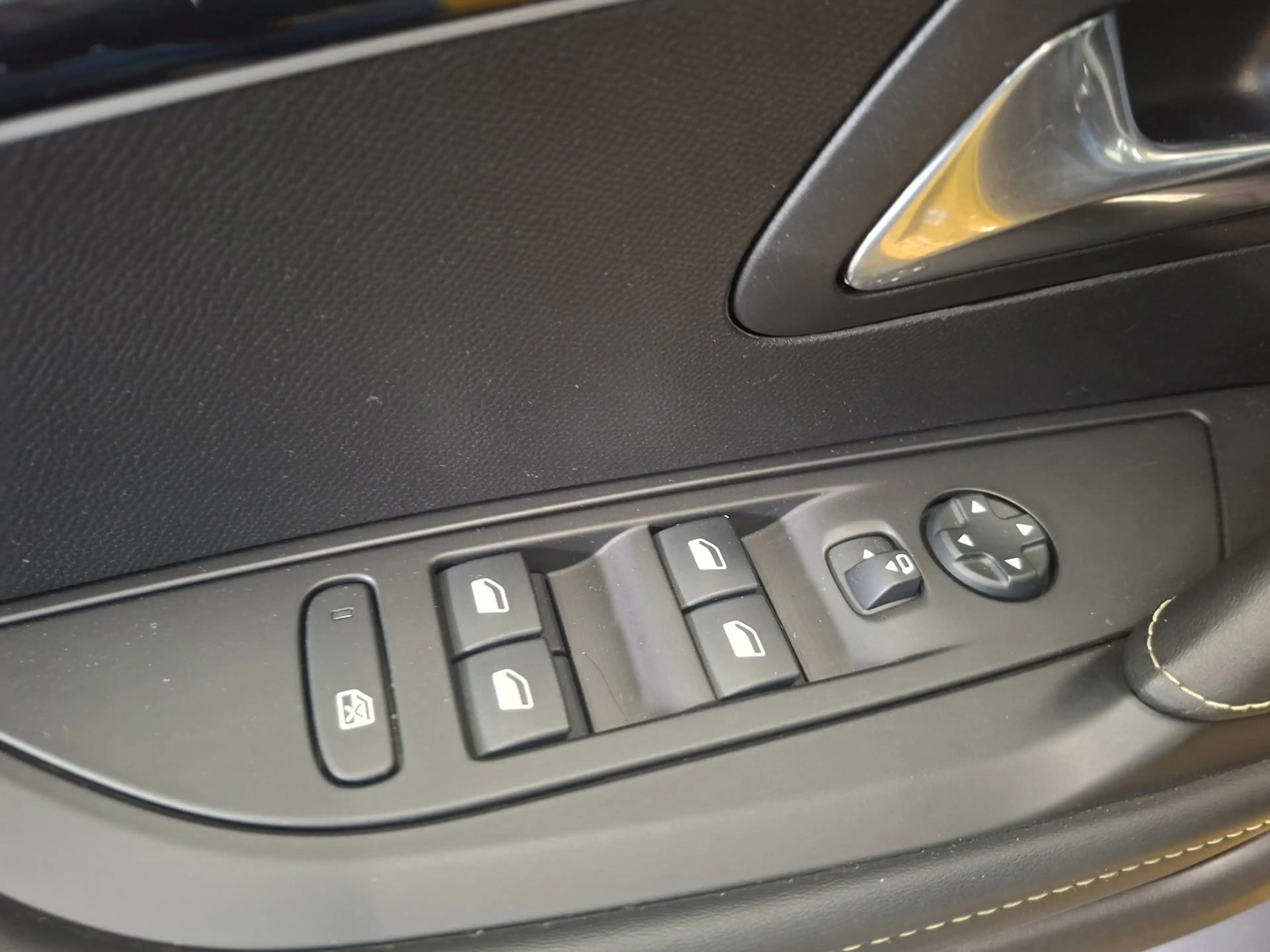 Peugeot 208 1.2 PureTech GT-Line automaat / app / camera /navi — photo 15