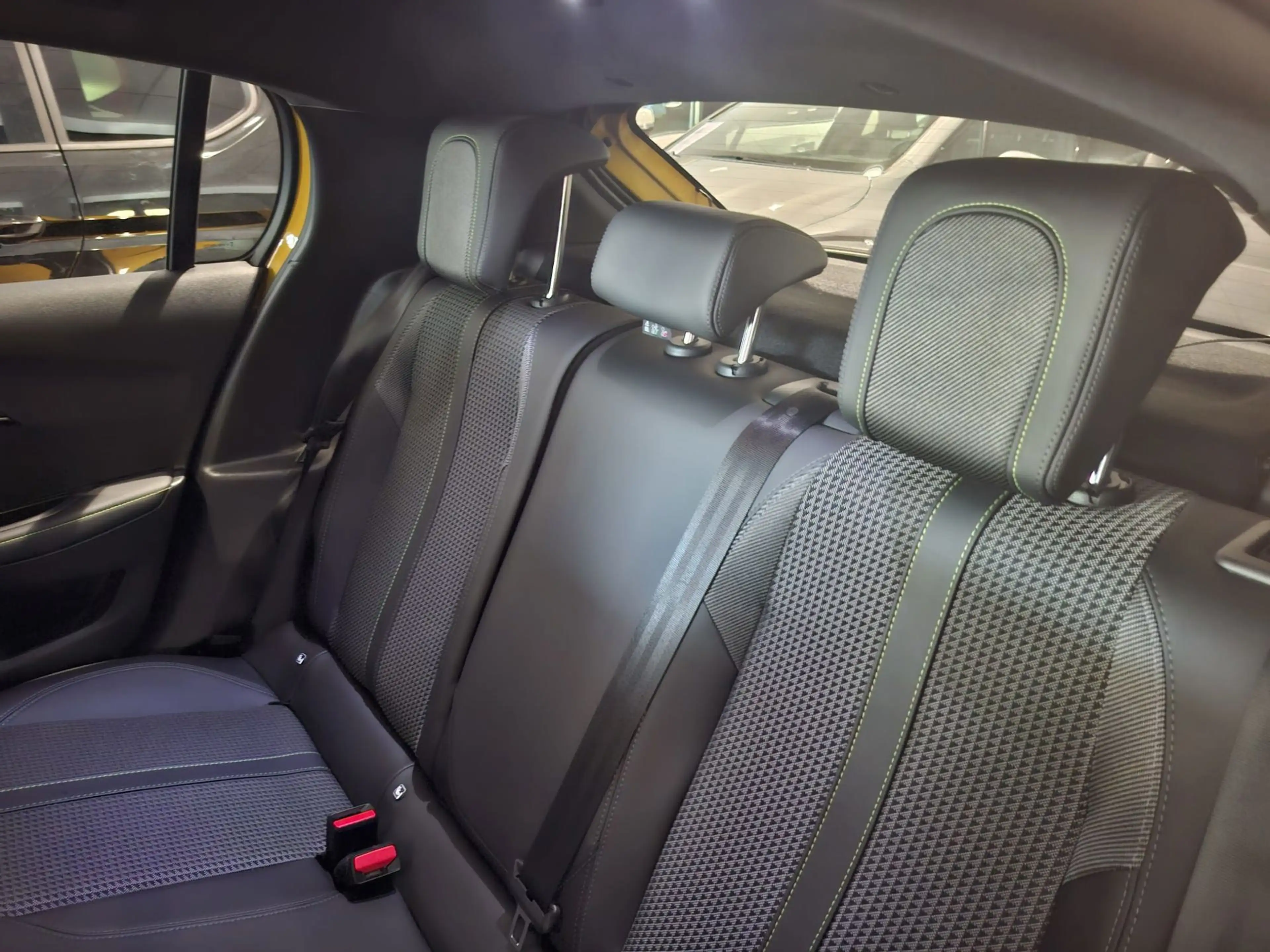 Peugeot 208 1.2 PureTech GT-Line automaat / app / camera /navi — photo 12