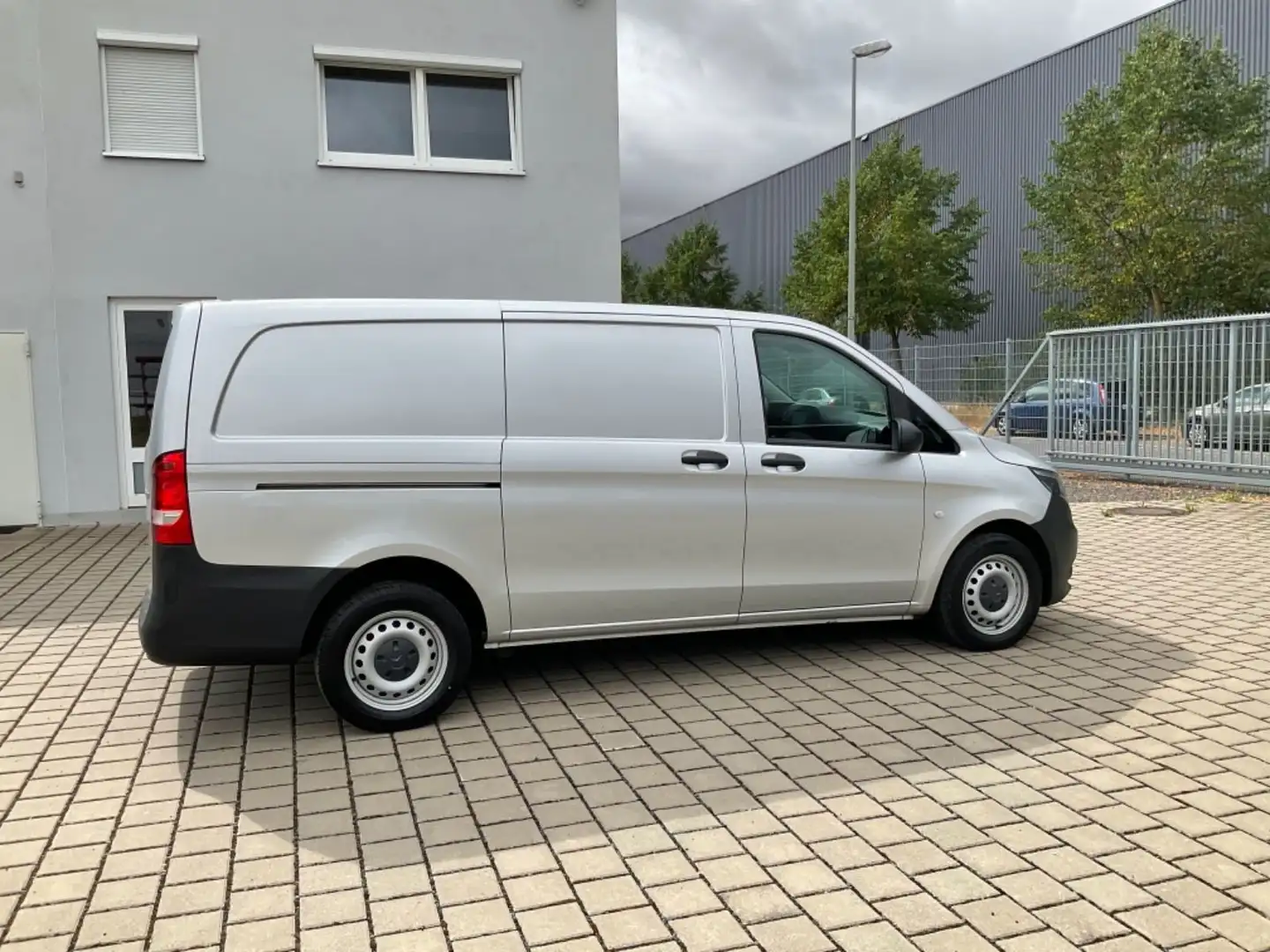 Mercedes-Benz Vito Kasten 116 CDI+RWD+lang+Rü-Cam+Navi+Klima Argent - 1