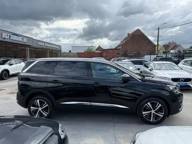 Peugeot 5008 view 4
