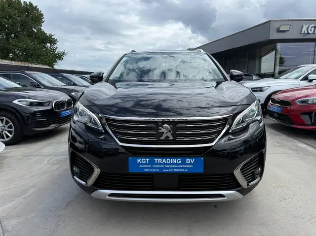 Peugeot 5008 view 2