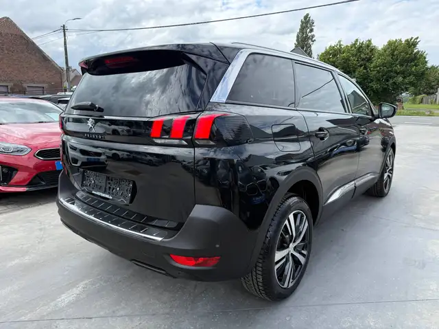 Peugeot 5008 view 5